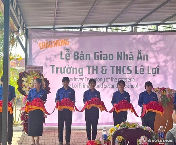 사진 설명/레러이 학교 급식실 완공식.