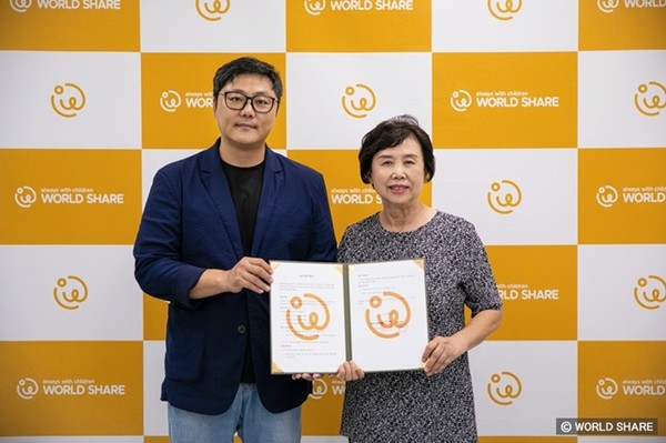 사진 설명/월드쉐어와 블랙야크강태선나눔재단이 사회공헌 업무협약을 체결했다.