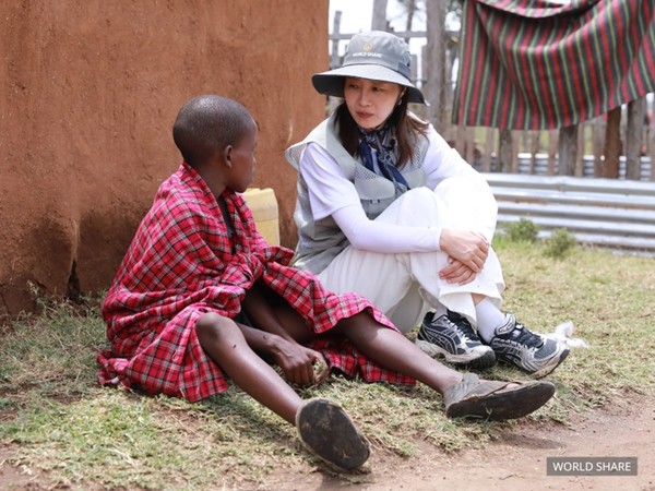 사진 설명/유선 친선대사와 랭구나의 모습. 