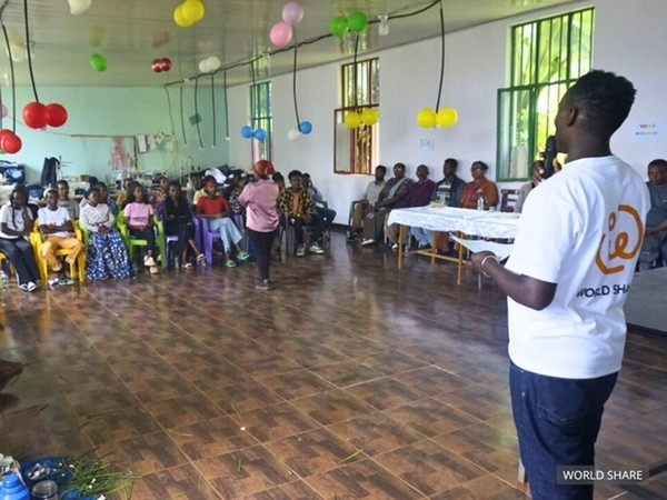 사진 설명/관과 TVET 센터에서 봉제기술 직업훈련 10기 졸업식을 진행했다.